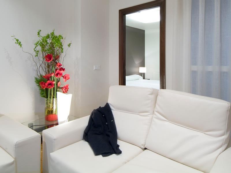 Apartamentos Mendebaldea Suites Pamplona Quarto foto