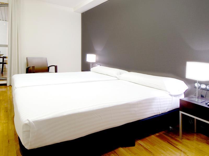 Apartamentos Mendebaldea Suites Pamplona Quarto foto